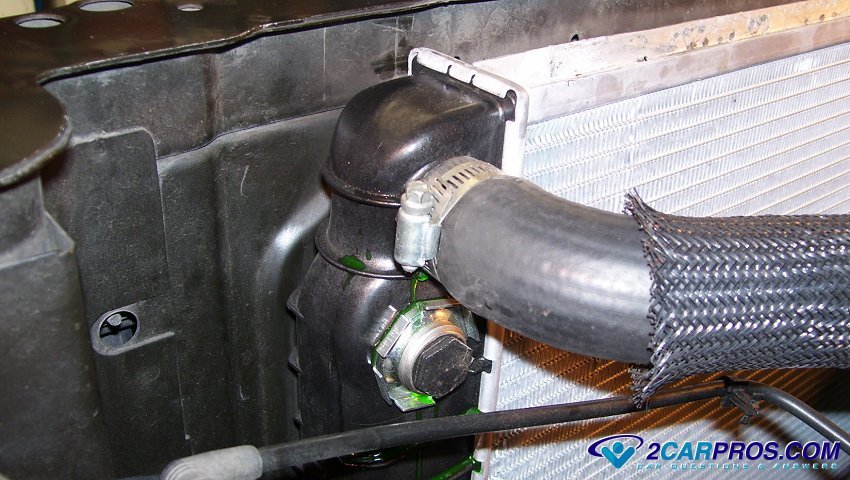 radiator leak symptoms