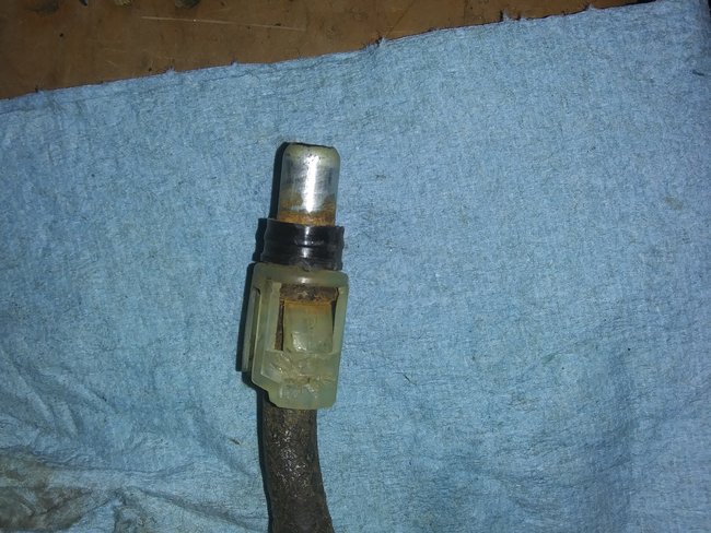 fuel injector connector clip broke